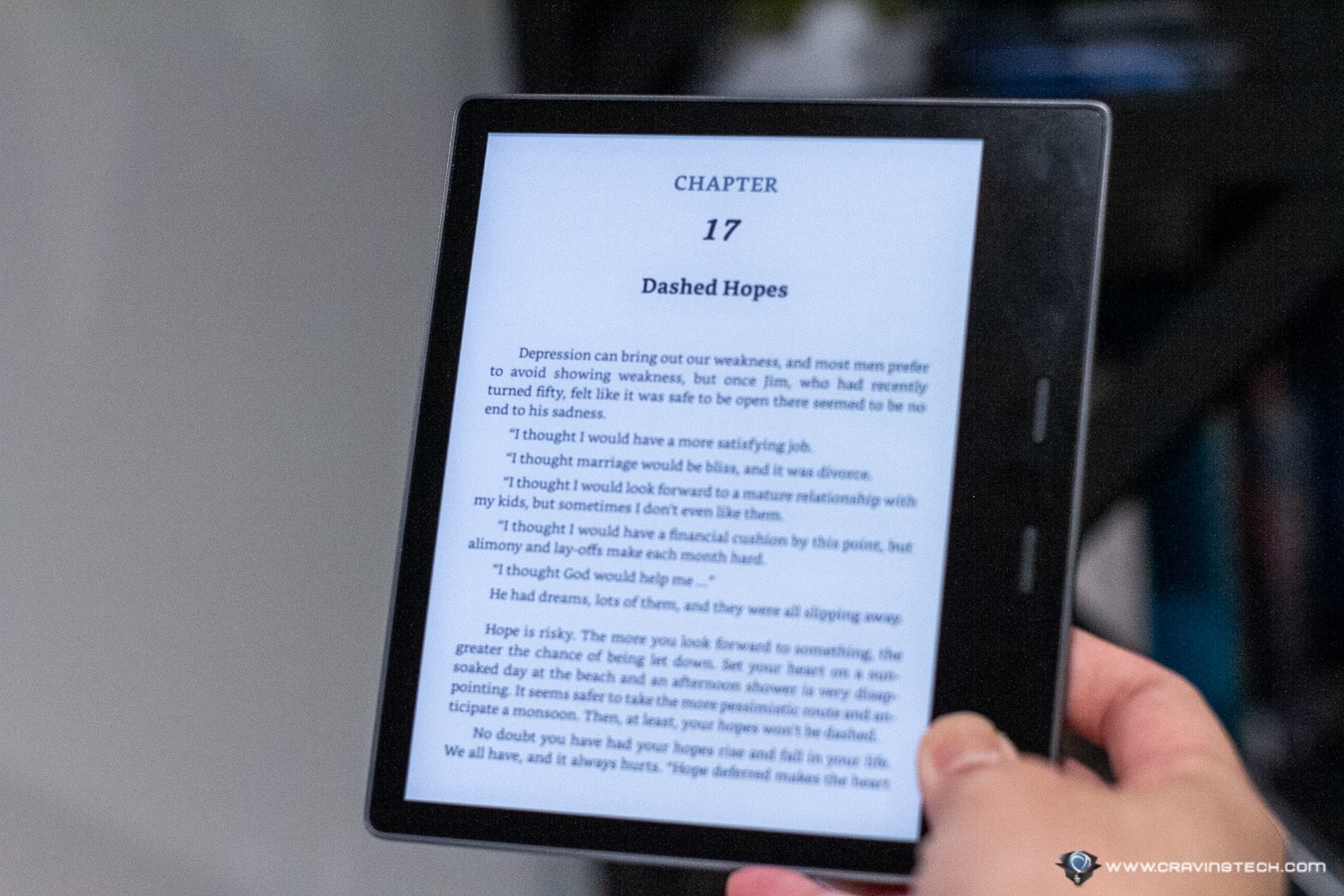 Amazon Kindle Oasis Review - The Easiest on the Eyes Kindle