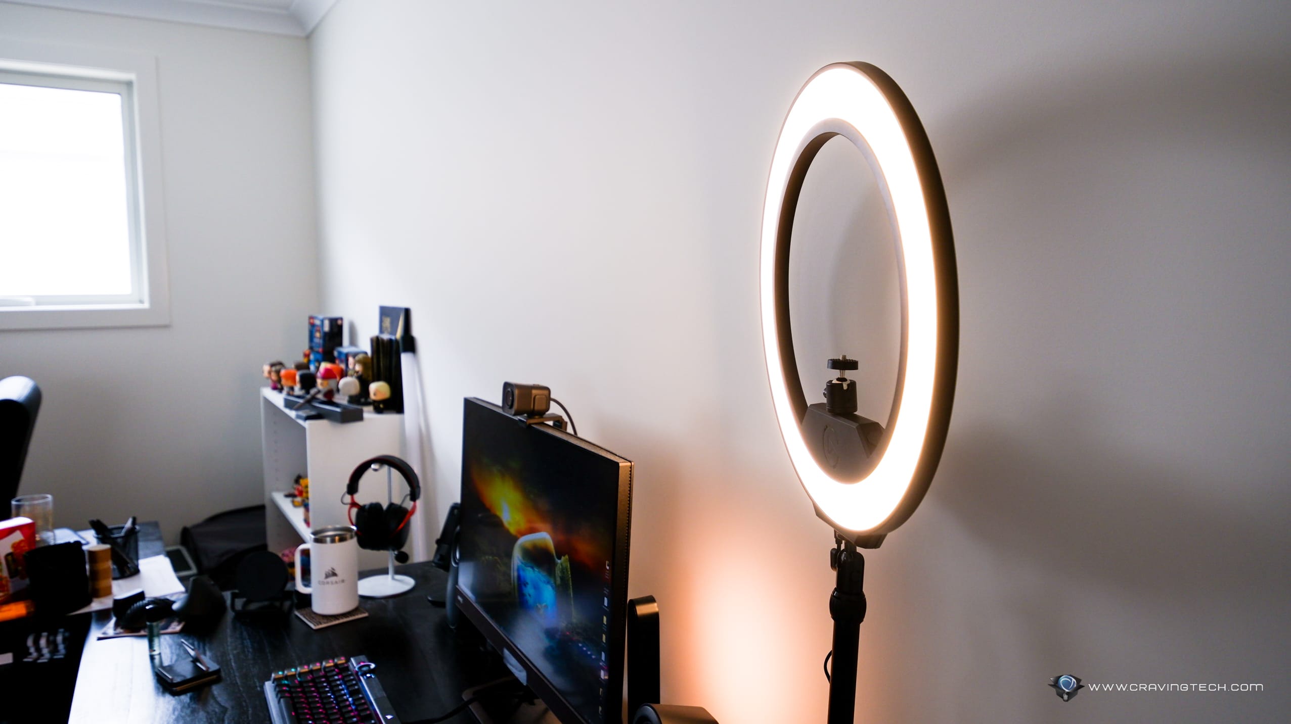 Elgato Ring Light - Premium 2500 lumens Light with desk clamp and ball  mount for Streaming, TikTok, Instagram, Home Office, Temperature and  Brightness